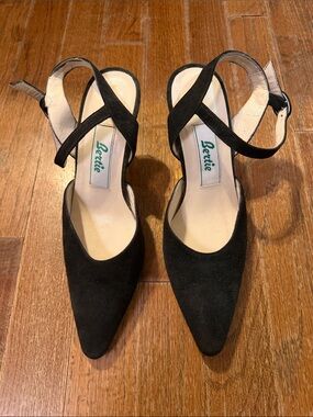 Black Suede Pointed-Toe ankle Strap Heels. Vintage, never worn!